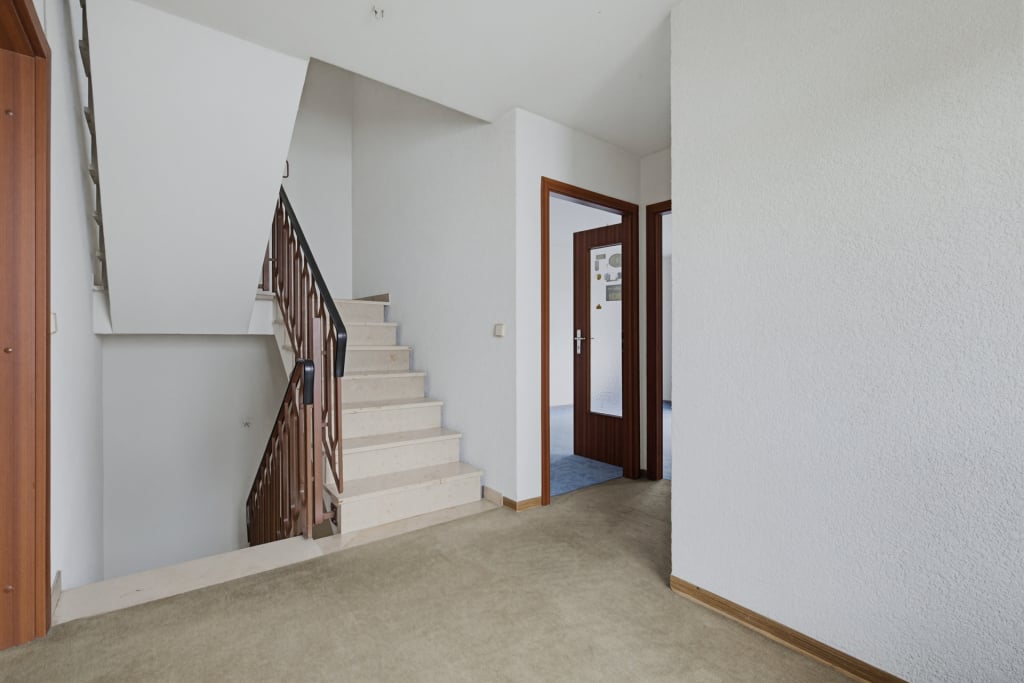 HUST Immobilien GmbH & Co. KG - Immobilienangebot - Stutensee - Alle - Sanierungsbedürftiges Reihenendhaus mit Garten und viel Potenzial in Stutensee-Friedrichstal