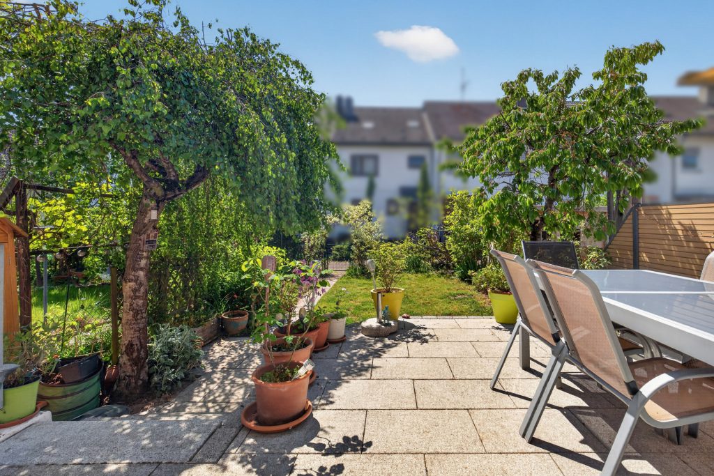 HUST Immobilien GmbH & Co. KG - Immobilienangebot - Stutensee / Spöck - Alle - Raum für die ganze Familie – gepflegtes Reihenmittelhaus mit Garten und Garage in Stutensee-Spöck