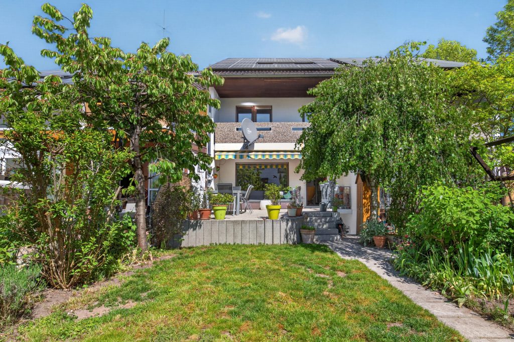 HUST Immobilien GmbH & Co. KG - Immobilienangebot - Stutensee / Spöck - Alle - Raum für die ganze Familie – gepflegtes Reihenmittelhaus mit Garten und Garage in Stutensee-Spöck