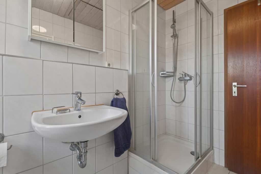 HUST Immobilien GmbH & Co. KG - Immobilienangebot - Stutensee / Spöck - Alle - Raum für die ganze Familie – gepflegtes Reihenmittelhaus mit Garten und Garage in Stutensee-Spöck