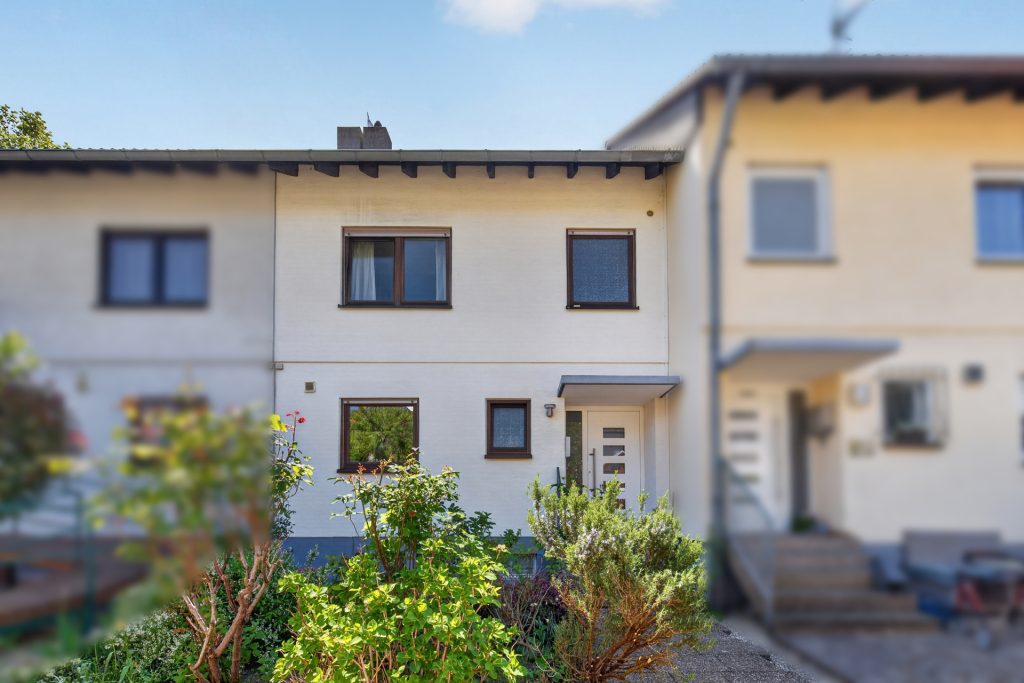 HUST Immobilien GmbH & Co. KG - Immobilienangebot - Stutensee / Spöck - Alle - Raum für die ganze Familie – gepflegtes Reihenmittelhaus mit Garten und Garage in Stutensee-Spöck