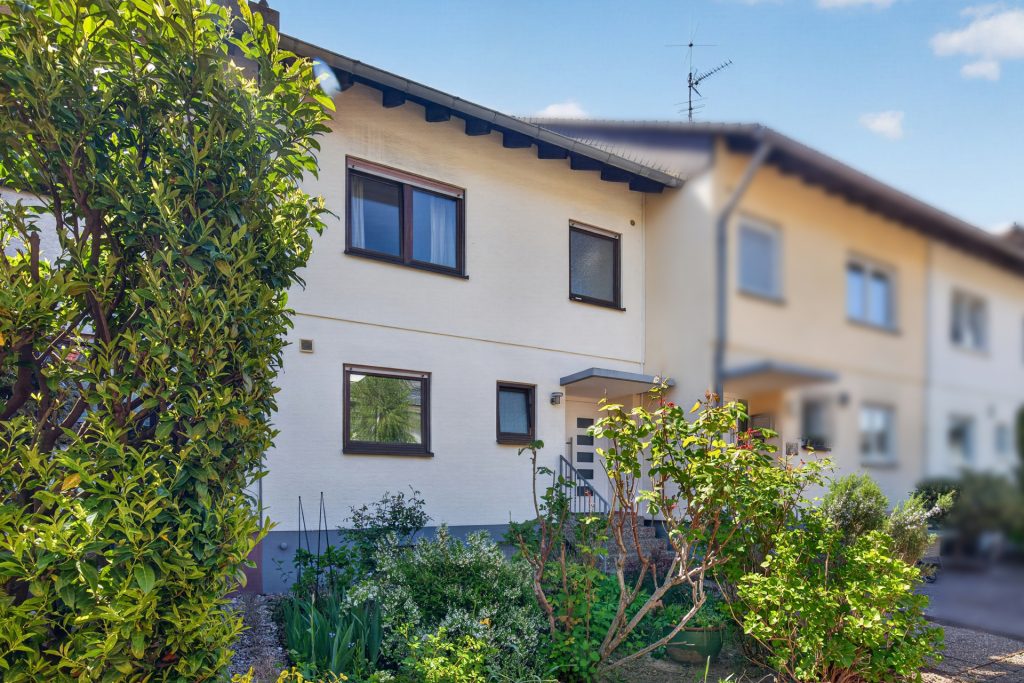 HUST Immobilien GmbH & Co. KG - Immobilienangebot - Stutensee / Spöck - Alle - Raum für die ganze Familie – gepflegtes Reihenmittelhaus mit Garten und Garage in Stutensee-Spöck