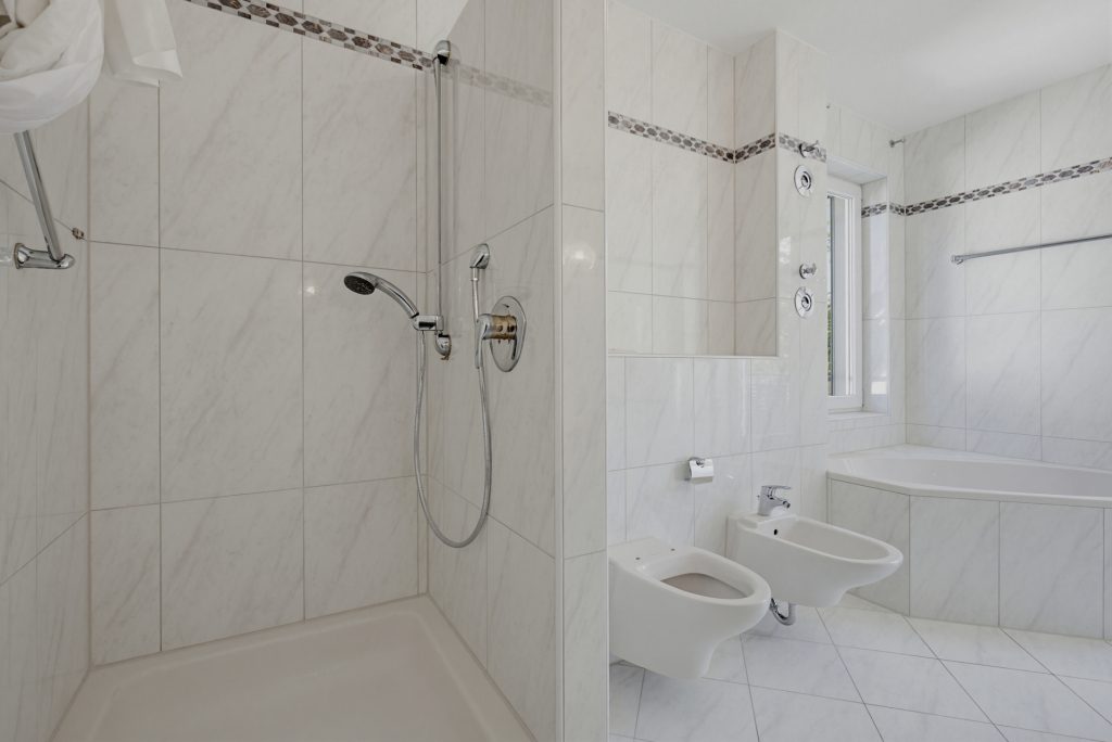 HUST Immobilien GmbH & Co. KG - Immobilienangebot - Karlsruhe - Alle - Exklusives Wohnen auf 176 m² – Penthouse mit 2 Terrassen, Kamin und neuer Einbauküche