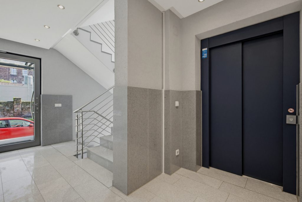 HUST Immobilien GmbH & Co. KG - Immobilienangebot - Karlsruhe - Alle - Exklusives Wohnen auf 176 m² – Penthouse mit 2 Terrassen, Kamin und neuer Einbauküche