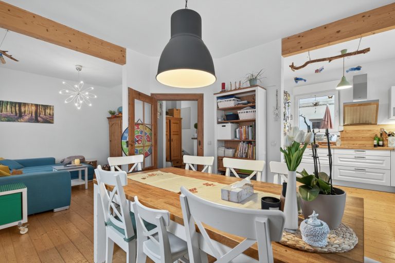HUST Immobilien GmbH & Co. KG - Immobilienangebot - Herxheim bei Landau/Pfalz - Alle - Großzügiges Raumwunder: Viel Platz für die ganze Familie plus Einliegeroption!