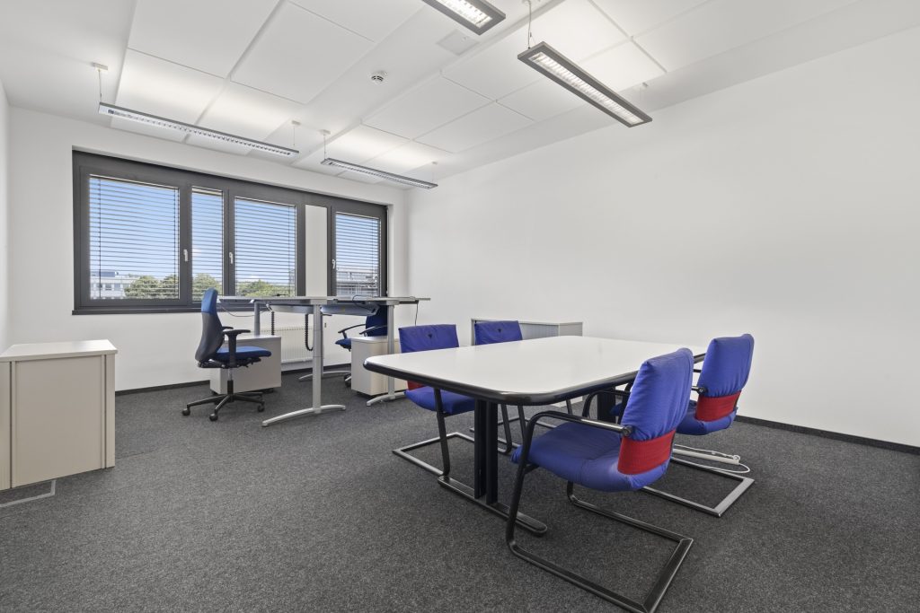 HUST Immobilien GmbH & Co. KG - Immobilienangebot - Karlsruhe - Alle - Ihr neues Business-Hub in Karlsruhe: Modernität, Licht und maximale Flexibilität