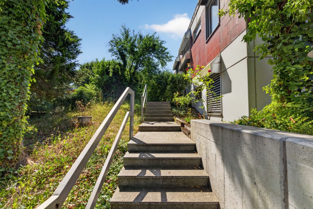 HUST Immobilien GmbH & Co. KG - Immobilienangebot - Karlsruhe / Durlach - Alle - Wohnen am Geigersberg - Charaktervolles Einfamilienhaus mit Einliegerwohnung, Garten & Doppelgarage