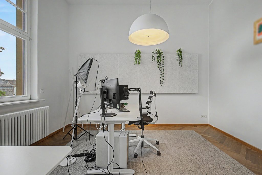 HUST Immobilien GmbH & Co. KG - Immobilienangebot - Karlsruhe / Weststadt - Alle - Außergewöhnliche Altbauwohnung mit mehr als 280 m² in der Karlsruher Weststadt