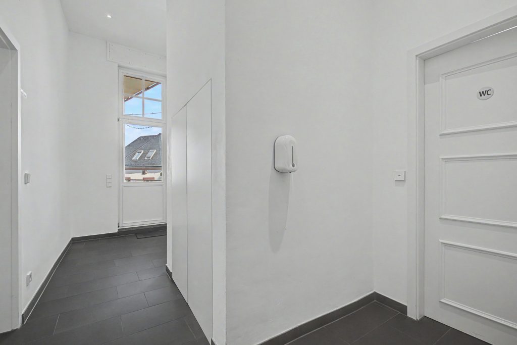 HUST Immobilien GmbH & Co. KG - Immobilienangebot - Karlsruhe / Weststadt - Alle - Außergewöhnliche Altbauwohnung mit mehr als 280 m² in der Karlsruher Weststadt