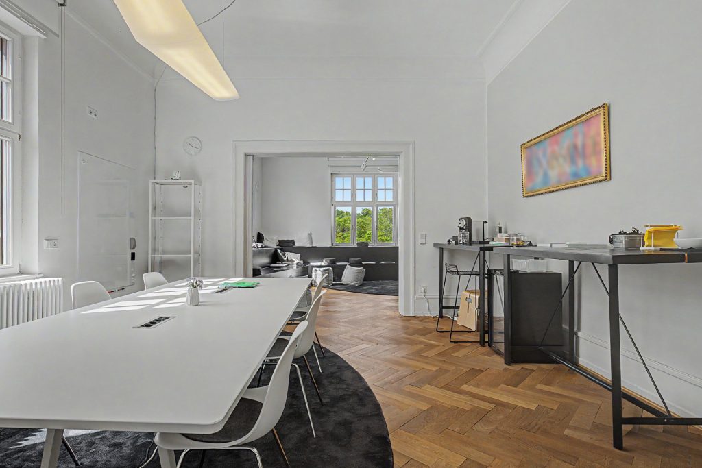 HUST Immobilien GmbH & Co. KG - Immobilienangebot - Karlsruhe / Weststadt - Alle - Außergewöhnliche Altbauwohnung mit mehr als 280 m² in der Karlsruher Weststadt