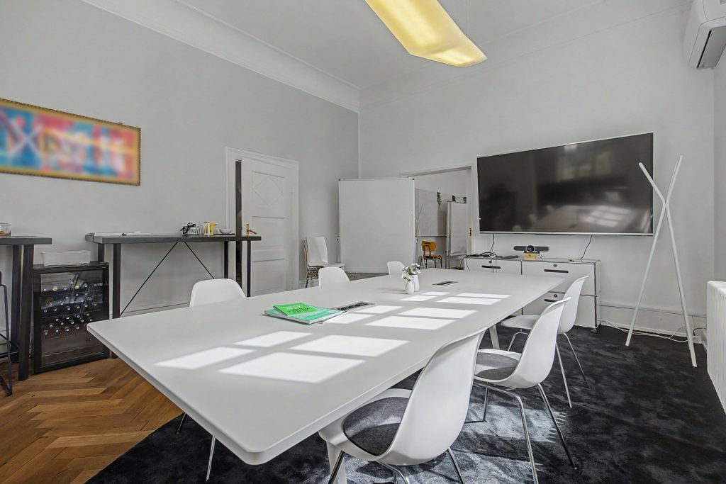 HUST Immobilien GmbH & Co. KG - Immobilienangebot - Karlsruhe / Weststadt - Alle - Außergewöhnliche Altbauwohnung mit mehr als 280 m² in der Karlsruher Weststadt