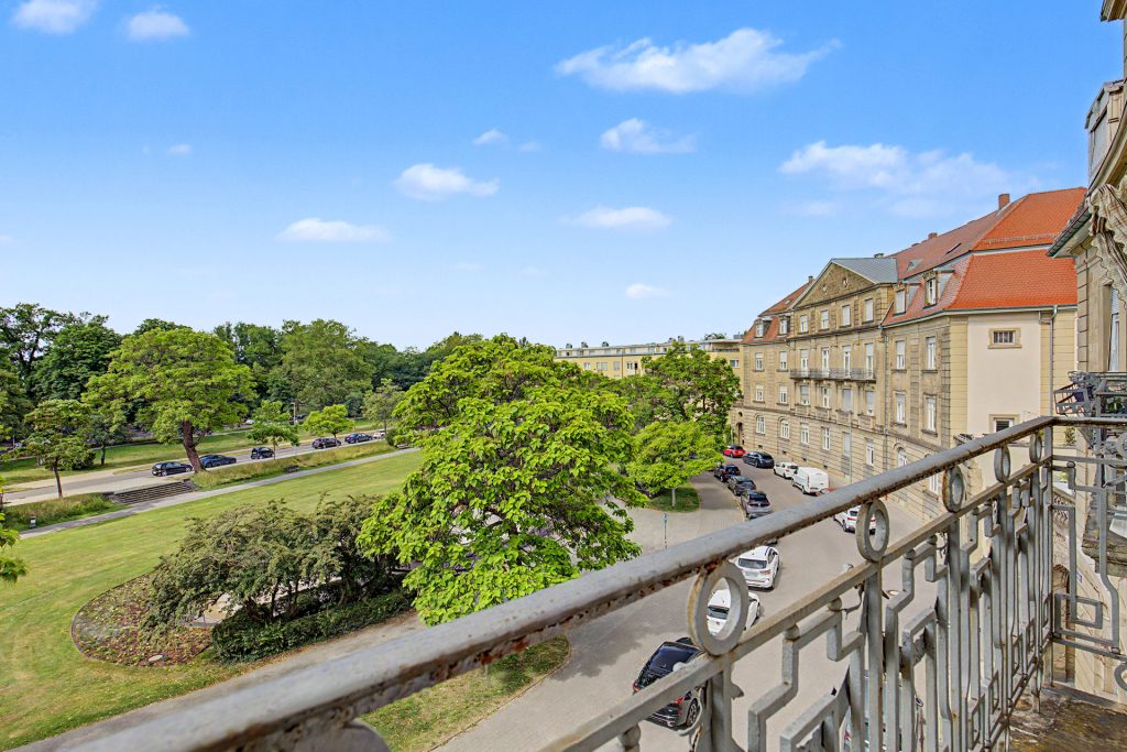 HUST Immobilien GmbH & Co. KG - Immobilienangebot - Karlsruhe / Weststadt - Alle - Außergewöhnliche Altbauwohnung mit mehr als 280 m² in der Karlsruher Weststadt