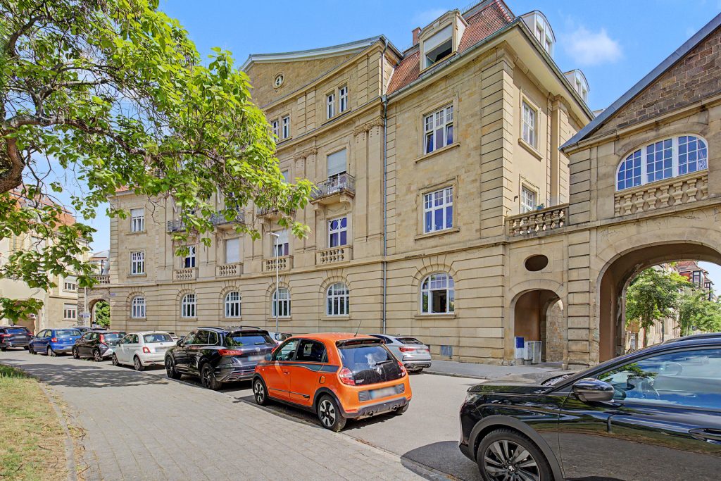 HUST Immobilien GmbH & Co. KG - Immobilienangebot - Karlsruhe / Weststadt - Alle - Außergewöhnliche Altbauwohnung mit mehr als 280 m² in der Karlsruher Weststadt