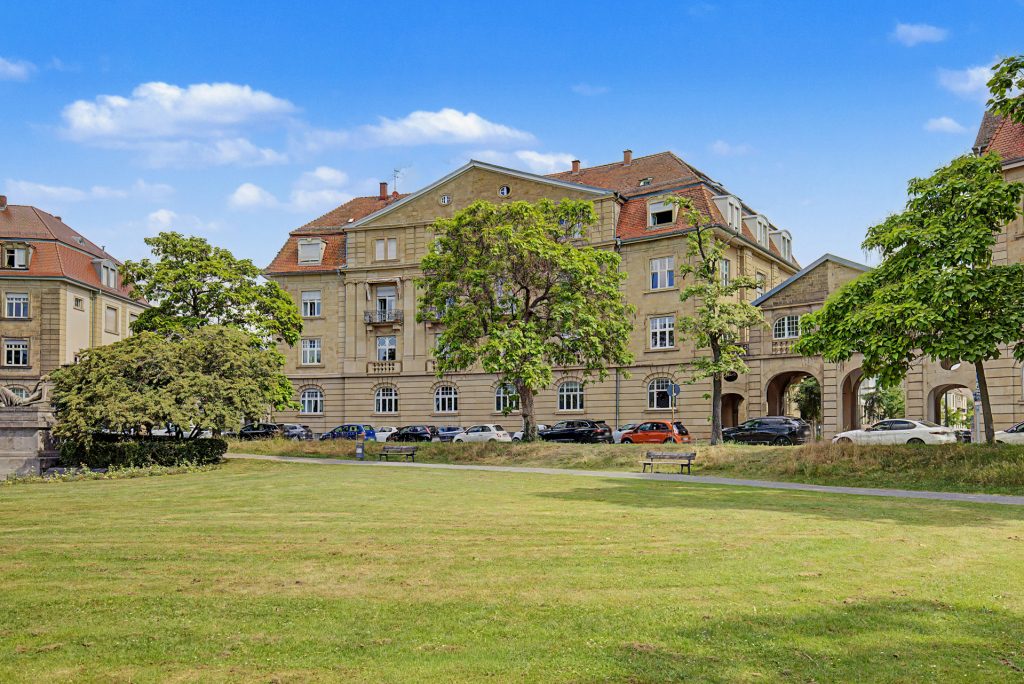 HUST Immobilien GmbH & Co. KG - Immobilienangebot - Karlsruhe / Weststadt - Alle - Außergewöhnliche Altbauwohnung mit mehr als 280 m² in der Karlsruher Weststadt