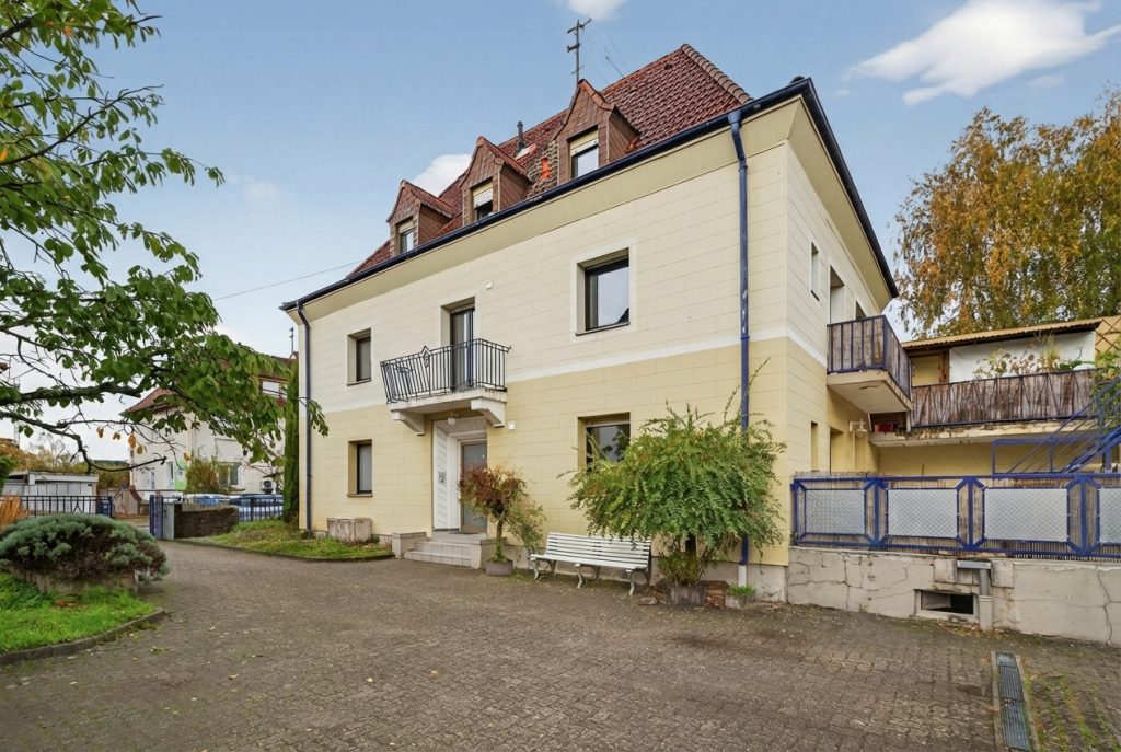 HUST Immobilien GmbH & Co. KG - Immobilienangebot - Karlsruhe / Knielingen - Wohnungen - 3-Zimmer-Erdgeschosswohnung mit Terrasse und Garage in ruhiger Lage