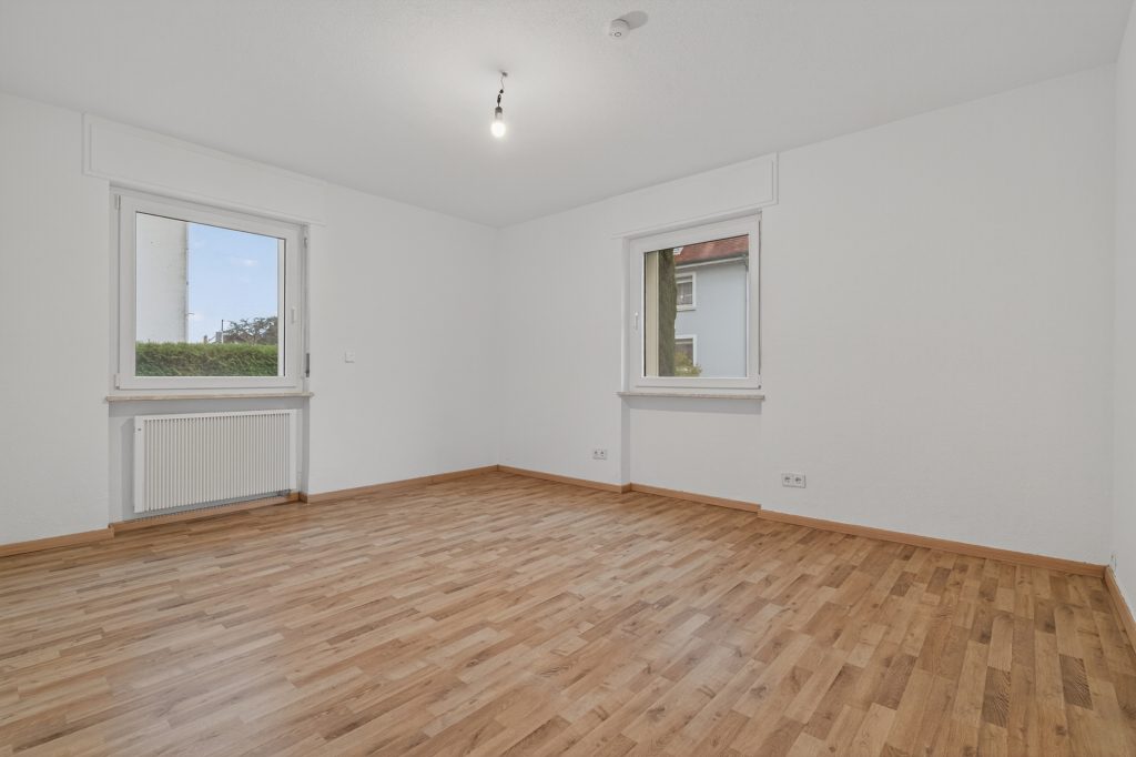 HUST Immobilien GmbH & Co. KG - Immobilienangebot - Karlsruhe / Knielingen - Wohnungen - 3-Zimmer-Erdgeschosswohnung mit Terrasse und Garage in ruhiger Lage