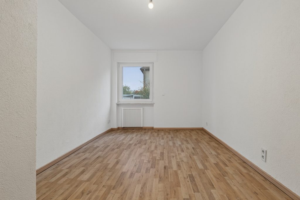HUST Immobilien GmbH & Co. KG - Immobilienangebot - Karlsruhe / Knielingen - Wohnungen - 3-Zimmer-Erdgeschosswohnung mit Terrasse und Garage in ruhiger Lage