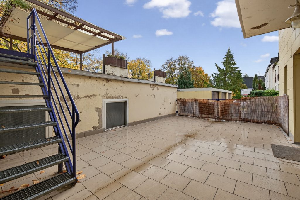 HUST Immobilien GmbH & Co. KG - Immobilienangebot - Karlsruhe / Knielingen - Wohnungen - 3-Zimmer-Erdgeschosswohnung mit Terrasse und Garage in ruhiger Lage