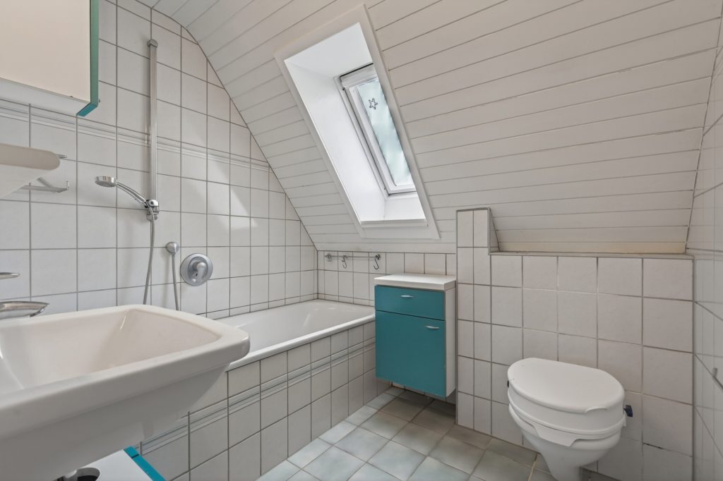 HUST Immobilien GmbH & Co. KG - Immobilienangebot - Keltern / Ellmendingen - Alle - Renovierungsbedürftiges Zweifamilienhaus in ruhiger Wohnlage von Keltern / Ellmendingen