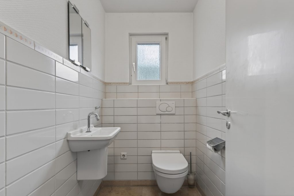 HUST Immobilien GmbH & Co. KG - Immobilienangebot - Keltern / Ellmendingen - Alle - Renovierungsbedürftiges Zweifamilienhaus in ruhiger Wohnlage von Keltern / Ellmendingen