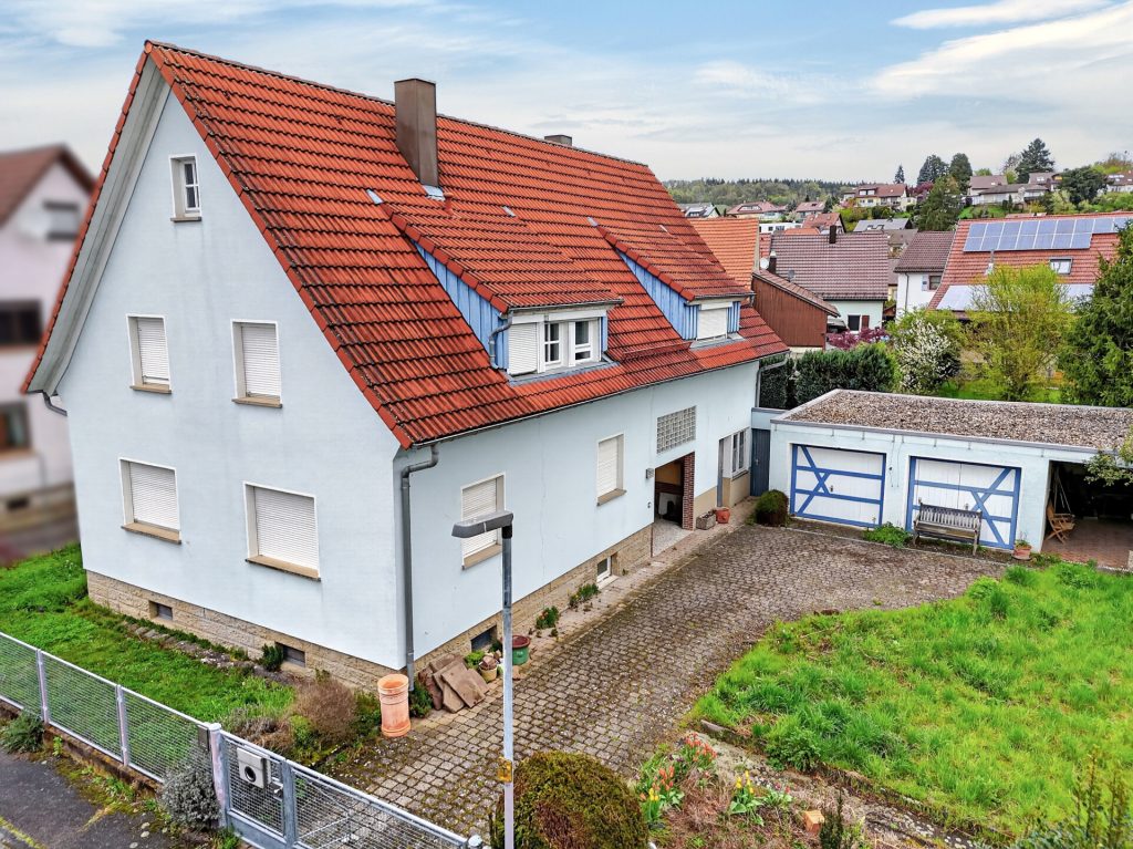 HUST Immobilien GmbH & Co. KG - Immobilienangebot - Keltern / Ellmendingen - Alle - Renovierungsbedürftiges Zweifamilienhaus in ruhiger Wohnlage von Keltern / Ellmendingen