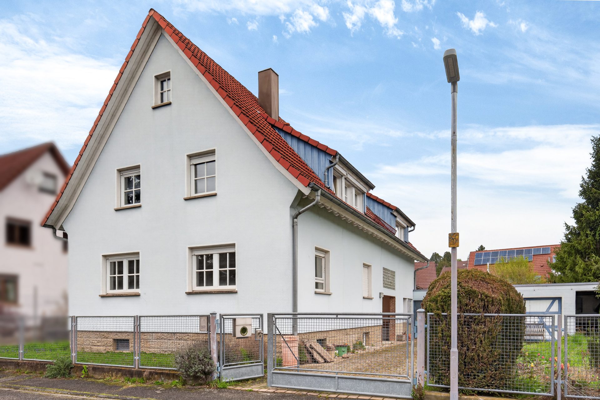 HUST Immobilien GmbH & Co. KG - Immobilienangebot - Keltern / Ellmendingen - Alle - Renovierungsbedürftiges Zweifamilienhaus in ruhiger Wohnlage von Keltern / Ellmendingen