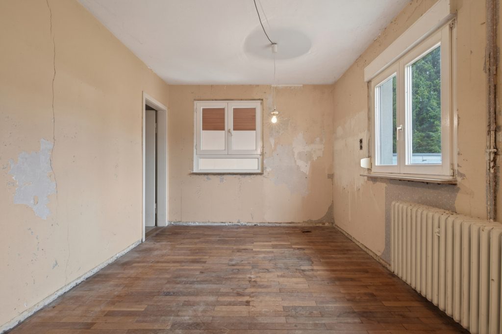 HUST Immobilien GmbH & Co. KG - Immobilienangebot - Keltern / Ellmendingen - Alle - Renovierungsbedürftiges Zweifamilienhaus in ruhiger Wohnlage von Keltern / Ellmendingen