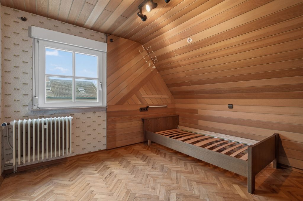 HUST Immobilien GmbH & Co. KG - Immobilienangebot - Keltern / Ellmendingen - Alle - Renovierungsbedürftiges Zweifamilienhaus in ruhiger Wohnlage von Keltern / Ellmendingen