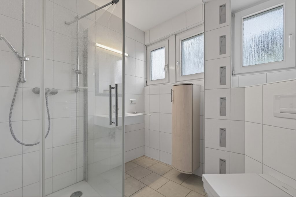 HUST Immobilien GmbH & Co. KG - Immobilienangebot - Keltern / Ellmendingen - Alle - Renovierungsbedürftiges Zweifamilienhaus in ruhiger Wohnlage von Keltern / Ellmendingen