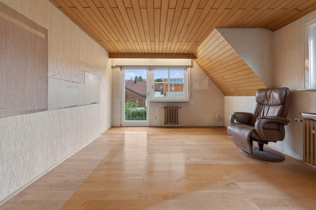 HUST Immobilien GmbH & Co. KG - Immobilienangebot - Keltern / Ellmendingen - Alle - Renovierungsbedürftiges Zweifamilienhaus in ruhiger Wohnlage von Keltern / Ellmendingen