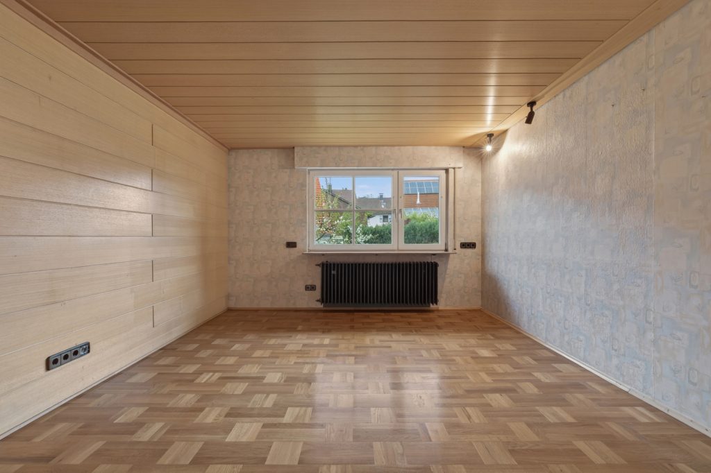 HUST Immobilien GmbH & Co. KG - Immobilienangebot - Keltern - Alle - Zweifamilienhaus mit großem Baugrundstück in ruhiger Wohnlage von Keltern / Ellmendingen