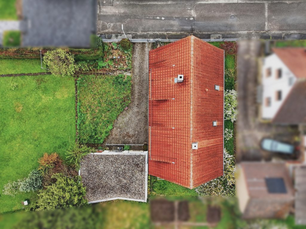 HUST Immobilien GmbH & Co. KG - Immobilienangebot - Keltern - Alle - Zweifamilienhaus mit großem Baugrundstück in ruhiger Wohnlage von Keltern / Ellmendingen
