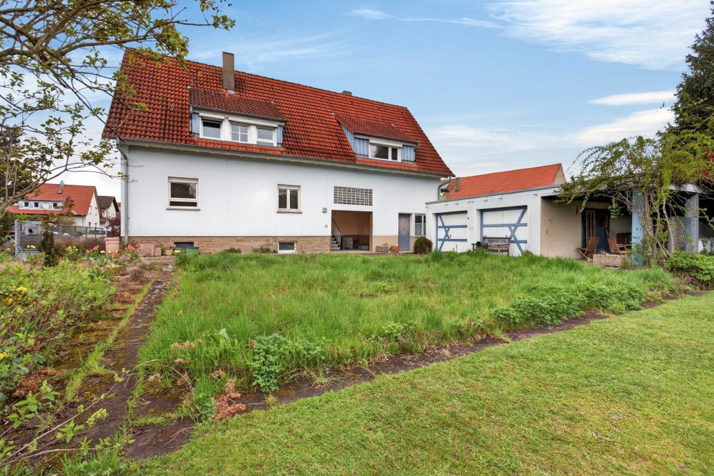 HUST Immobilien GmbH & Co. KG - Immobilienangebot - Keltern - Alle - Zweifamilienhaus mit großem Baugrundstück in ruhiger Wohnlage von Keltern / Ellmendingen