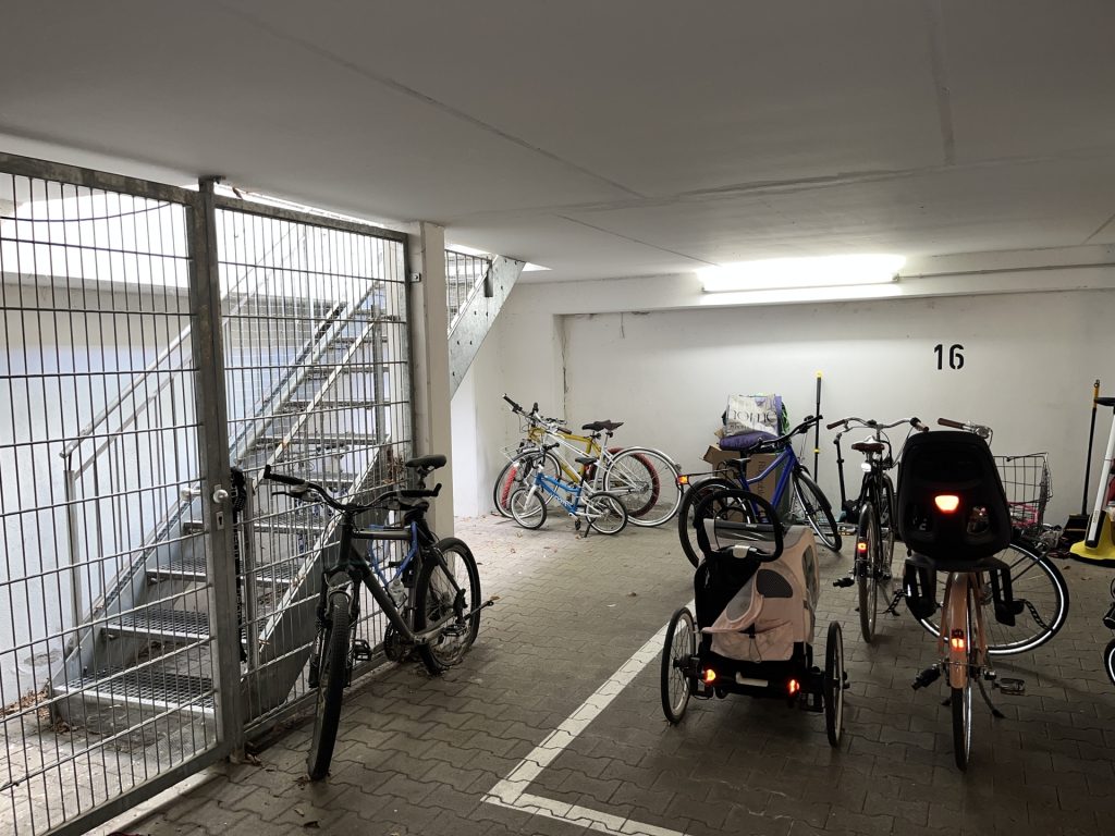 HUST Immobilien GmbH & Co. KG - Immobilienangebot - Karlsruhe / Innenstadt - Alle - Moderne 3-Zimmer-Wohnung mit Wintergarten und Tiefgaragenstellplatz nähe Ludwigsplatz – frei ab 01.08.2026