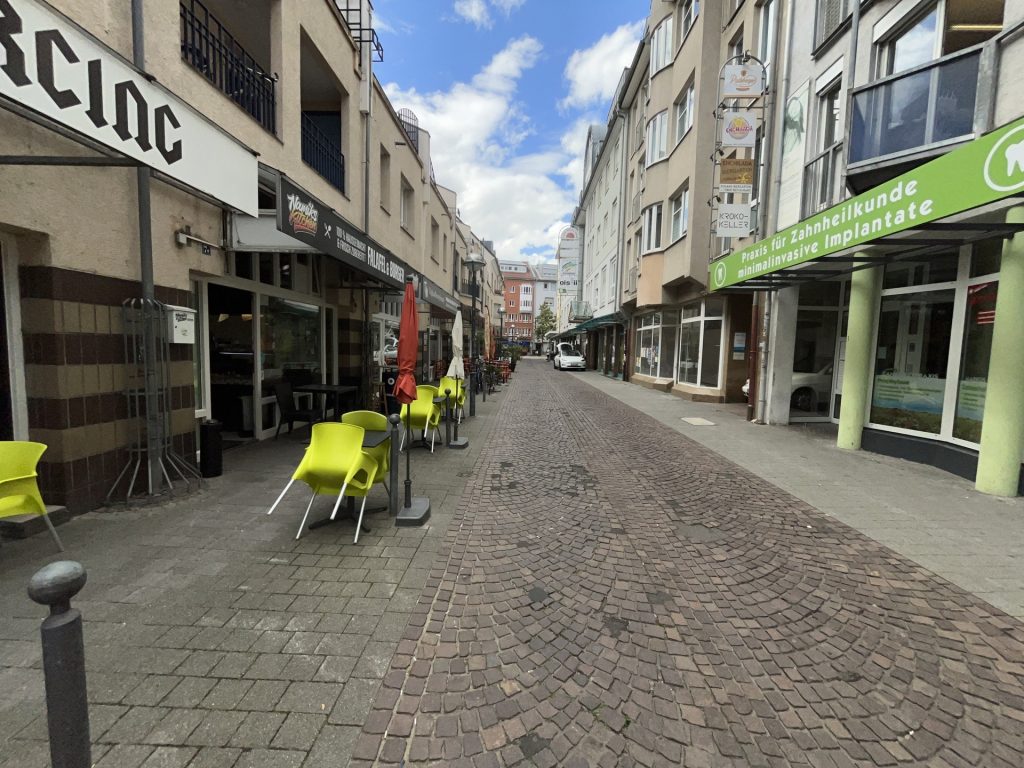 HUST Immobilien GmbH & Co. KG - Immobilienangebot - Karlsruhe / Innenstadt - Alle - Moderne 3-Zimmer-Wohnung mit Wintergarten und Tiefgaragenstellplatz nähe Ludwigsplatz – frei ab 01.08.2026