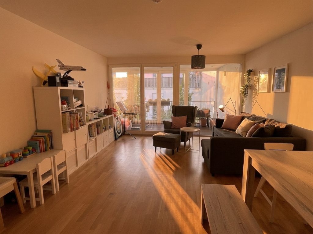 HUST Immobilien GmbH & Co. KG - Immobilienangebot - Karlsruhe / Innenstadt - Alle - Moderne 3-Zimmer-Wohnung mit Wintergarten und Tiefgaragenstellplatz nähe Ludwigsplatz – frei ab 01.08.2026