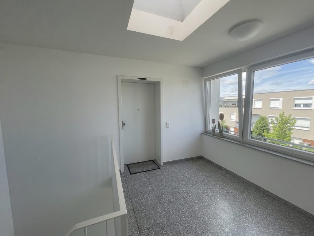 HUST Immobilien GmbH & Co. KG - Immobilienangebot - Karlsruhe / Neureut - Alle - Exklusive 4-Zimmer-Wohnung mit 144 m² Wohnfläche und Dachterrasse in familienfreundlicher Lage
