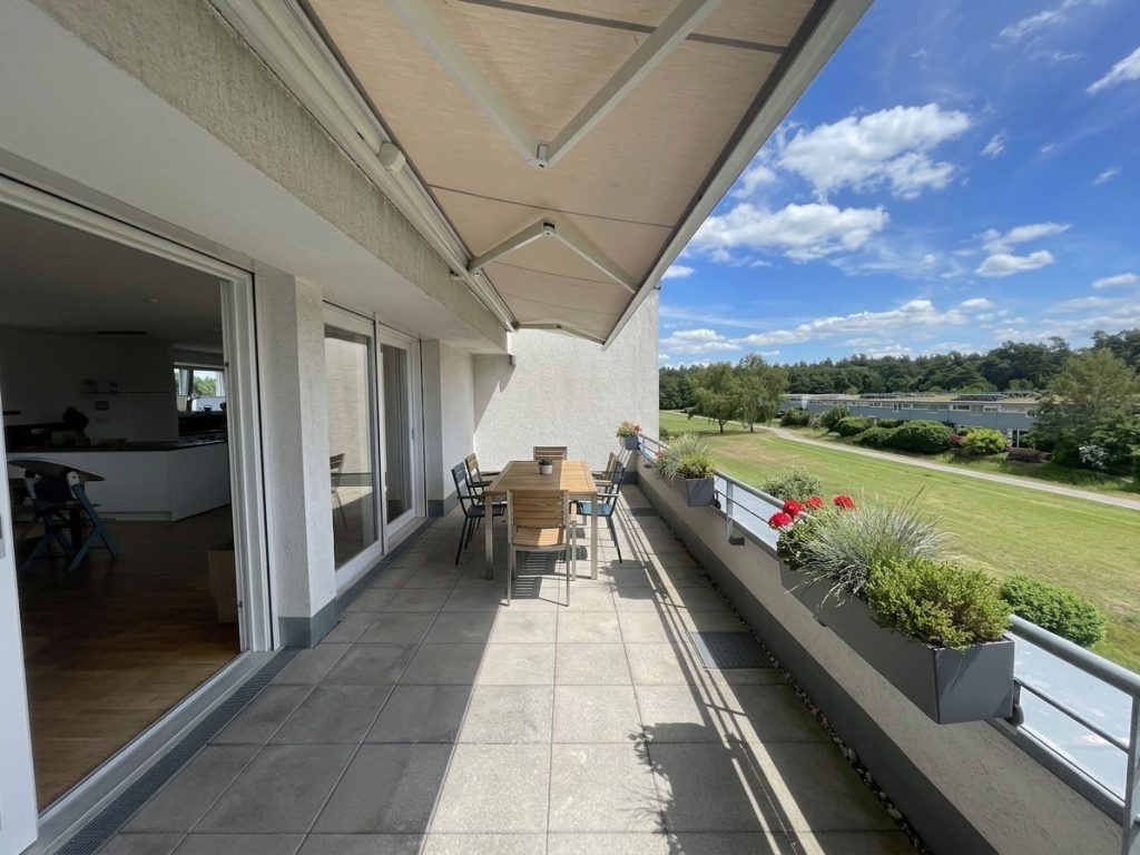 HUST Immobilien GmbH & Co. KG - Immobilienangebot - Karlsruhe / Neureut - Alle - Exklusive 4-Zimmer-Wohnung mit 144 m² Wohnfläche und Dachterrasse in familienfreundlicher Lage