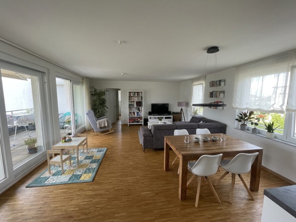 HUST Immobilien GmbH & Co. KG - Immobilienangebot - Karlsruhe / Neureut - Alle - Exklusive 4-Zimmer-Wohnung mit 144 m² Wohnfläche und Dachterrasse in familienfreundlicher Lage