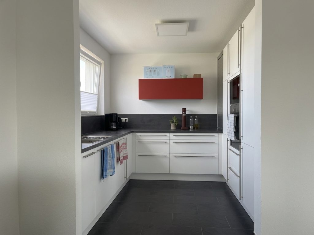 HUST Immobilien GmbH & Co. KG - Immobilienangebot - Karlsruhe / Neureut - Alle - Exklusive 4-Zimmer-Wohnung mit 144 m² Wohnfläche und Dachterrasse in familienfreundlicher Lage