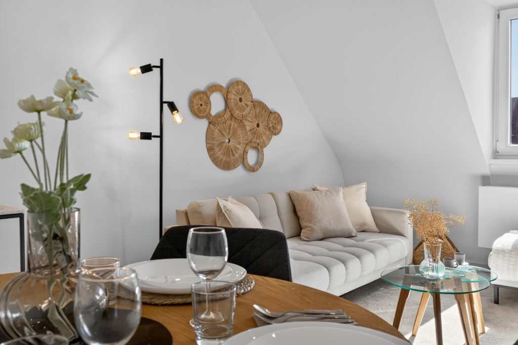 HUST Immobilien GmbH & Co. KG - Immobilienangebot - Karlsruhe / Oststadt - Alle - Bezugsfrei! Dachgeschoss-Juwel im denkmalgeschützten Gründerzeithaus – komplett renoviert
