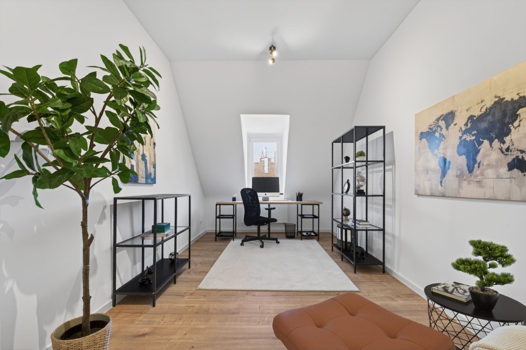 HUST Immobilien GmbH & Co. KG - Immobilienangebot - Karlsruhe / Oststadt - Alle - Bezugsfrei! Dachgeschoss-Juwel im denkmalgeschützten Gründerzeithaus – komplett renoviert