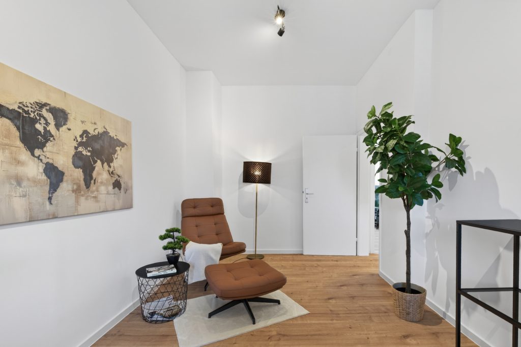 HUST Immobilien GmbH & Co. KG - Immobilienangebot - Karlsruhe / Oststadt - Alle - Bezugsfrei! Dachgeschoss-Juwel im denkmalgeschützten Gründerzeithaus – komplett renoviert