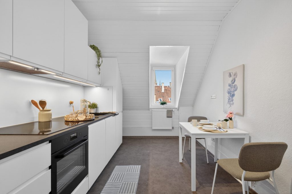 HUST Immobilien GmbH & Co. KG - Immobilienangebot - Karlsruhe / Oststadt - Alle - Bezugsfrei! Dachgeschoss-Juwel im denkmalgeschützten Gründerzeithaus – komplett renoviert