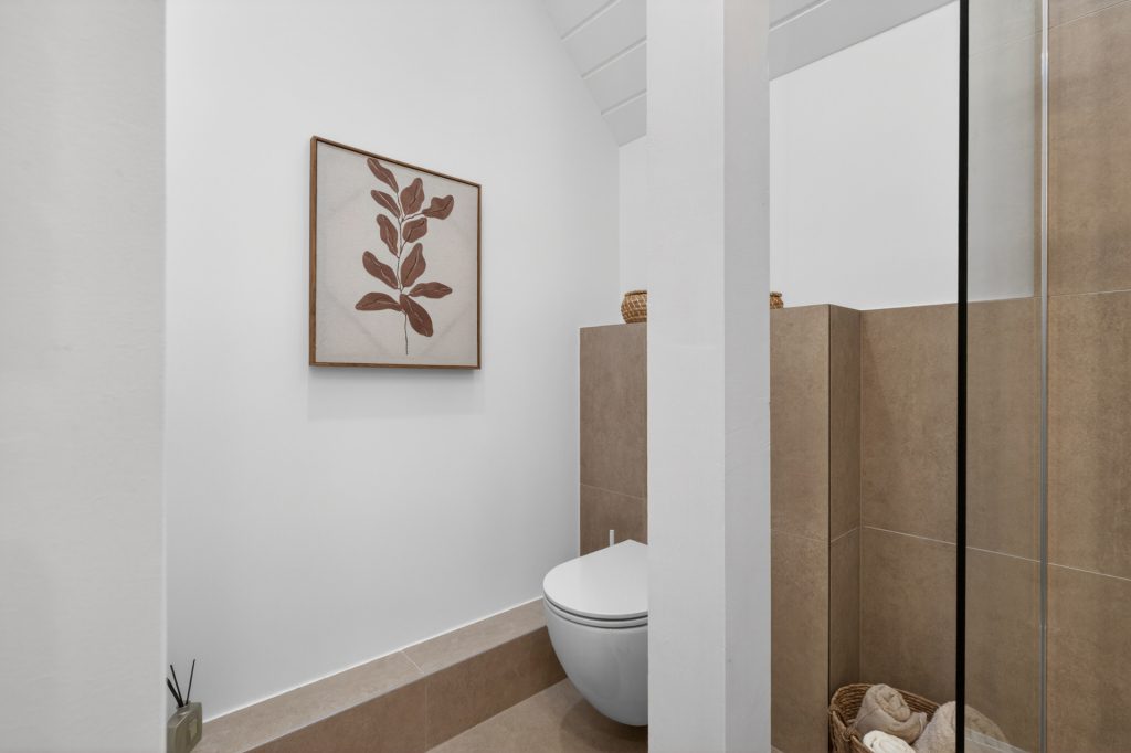 HUST Immobilien GmbH & Co. KG - Immobilienangebot - Karlsruhe / Oststadt - Alle - Bezugsfrei! Dachgeschoss-Juwel im denkmalgeschützten Gründerzeithaus – komplett renoviert