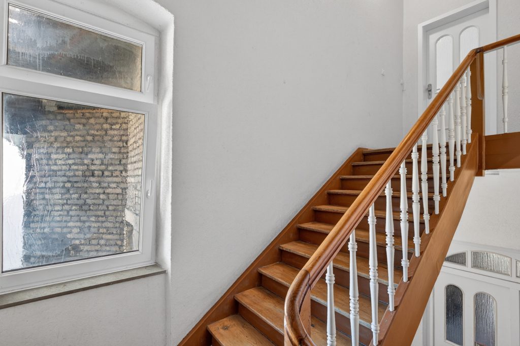 HUST Immobilien GmbH & Co. KG - Immobilienangebot - Karlsruhe / Oststadt - Alle - Bezugsfrei! Dachgeschoss-Juwel im denkmalgeschützten Gründerzeithaus – komplett renoviert