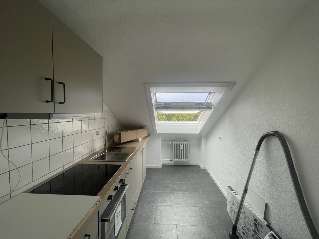 HUST Immobilien GmbH & Co. KG - Immobilienangebot - Karlsruhe / Wolfartsweier - Alle - Helles renoviertes Zimmer in ruhiger 2er-WG mit Mitbewohner (m) in KA-Wolfrasweier!