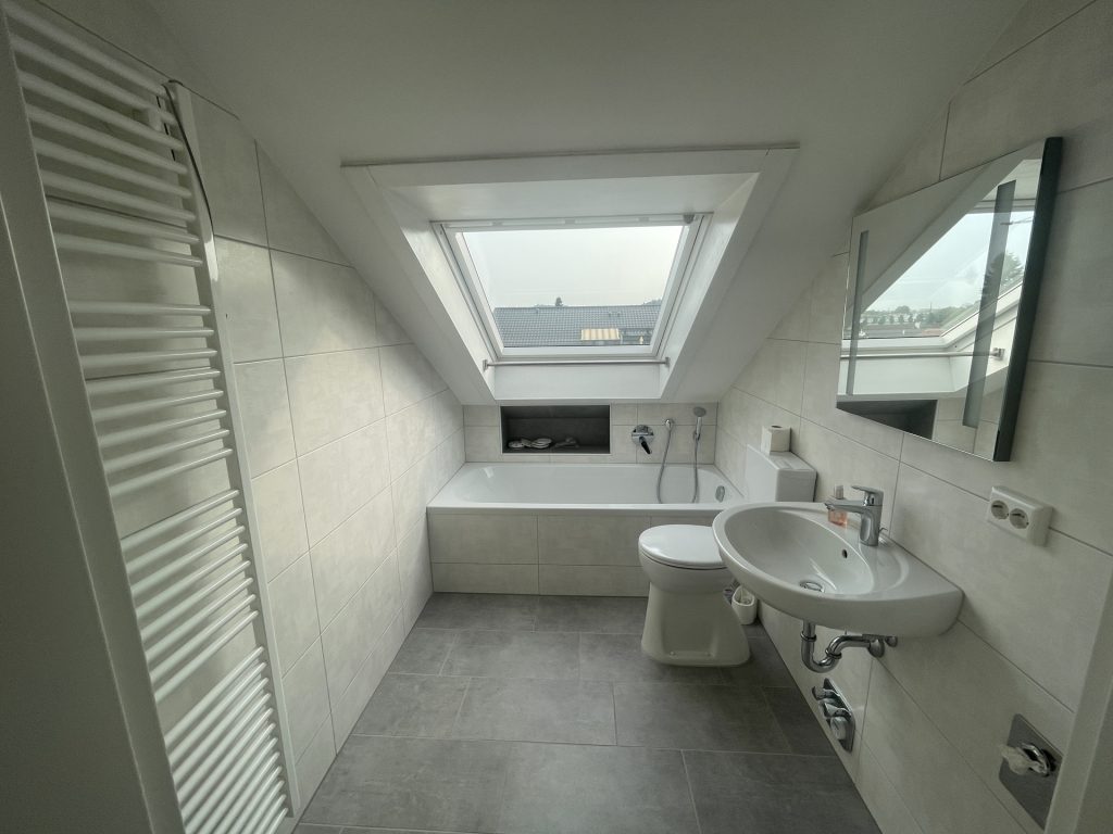 HUST Immobilien GmbH & Co. KG - Immobilienangebot - Karlsruhe / Wolfartsweier - Alle - Helles renoviertes Zimmer in ruhiger 2er-WG mit Mitbewohner (m) in KA-Wolfrasweier!