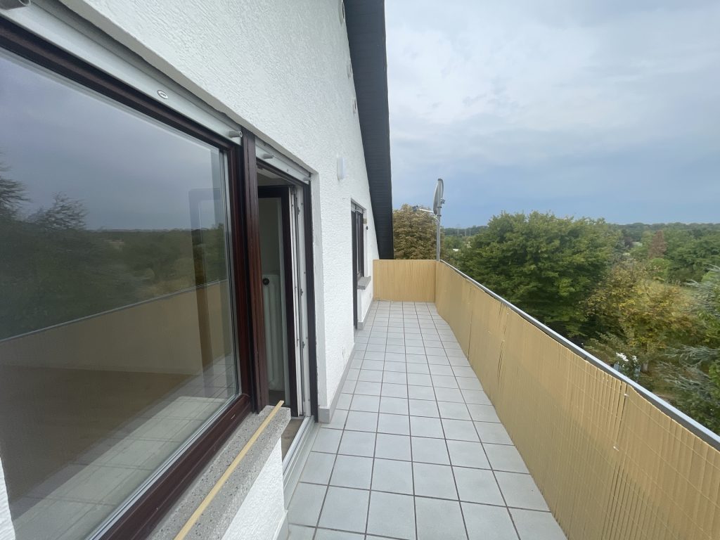 HUST Immobilien GmbH & Co. KG - Immobilienangebot - Karlsruhe / Wolfartsweier - Alle - Helles renoviertes Zimmer in ruhiger 2er-WG mit Mitbewohner (m) in KA-Wolfrasweier!