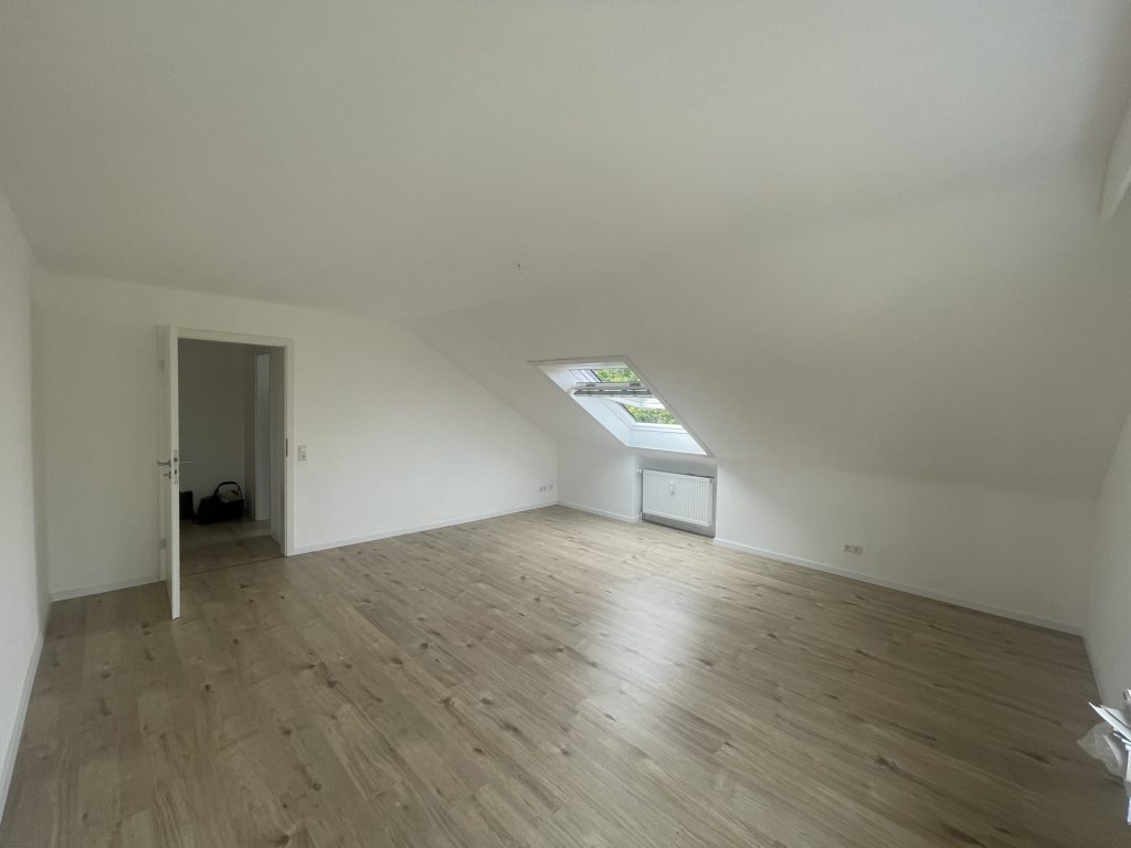 HUST Immobilien GmbH & Co. KG - Immobilienangebot - Karlsruhe / Wolfartsweier - Alle - Helles renoviertes Zimmer in ruhiger 2er-WG mit Mitbewohner (m) in KA-Wolfrasweier!